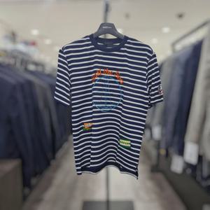 [바쏘옴므]네이비 세미오버핏 자수 프린팅 단가라 티셔츠 WSY2KR