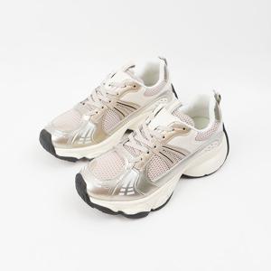 [신난다슈]여성 스니커즈 5cm 키높이 운동화 소가죽 발편한 쿠션 매쉬 콤비 AG247647 골드