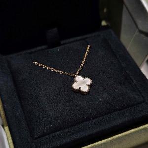 반클리프 앤 아펠 스위트 알함브라 펜던트 VCARF69100