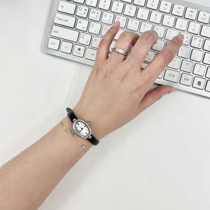 [제이에스티나] VERONA OVAL 가죽시계 - 블랙 (JWT2LE5BF501WHBK0)