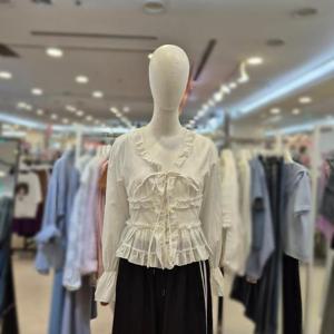 부루앤쥬디 세이브존03 부루앤쥬디 프릴 브이 블라우스 AGBBRJBL001CA