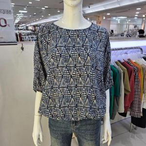 더스토아 DP01 뒤 리본 나염 블라우스 T25thb117l082