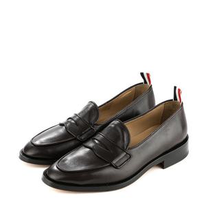 [톰브라운] 23SS (I_MFL087A 05584 205) 남성 VARSITY PENNY 로퍼