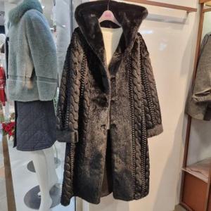 수스 HC36 꽈배기롱후드무스탕 Y256NMUA06