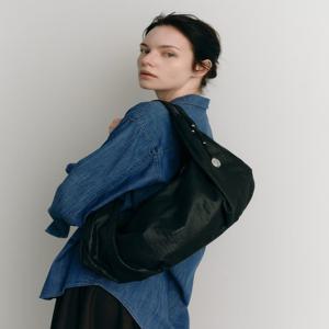 [질스튜어트] [26SS] 스윙 호보 숄더백 S 블랙 JABA6E431BK