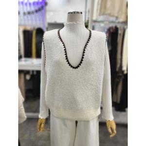 밸리걸 세이브존01 스티치 스팽글 브이넥 니트 조끼 615650