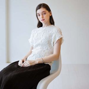 [요이츠] 입체 주름 플리츠 반팔 블라우스 아이보리_YK05WRPBL05