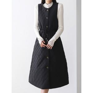 [모리스커밍홈]허리스트링 퀼팅 민소매 원피스_M2411OP191D