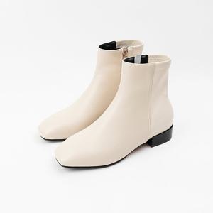 [신난다슈] 여성 앵클부츠 3cm 숏 플랫 앵글 부츠 기모 소가죽 발편한 통굽 MRO257155 아이보리