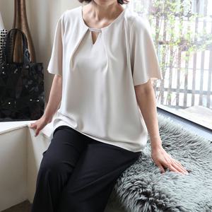 [쉬즈마담]T57326 제니 V넥 통소매 볼륨 블라우스 60대 엄마옷