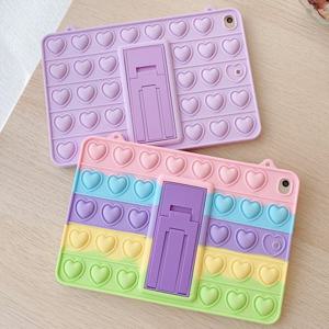 아이패드6세대 9.7인치 러블리하트팝잇스트랩스탠드실리콘케이스