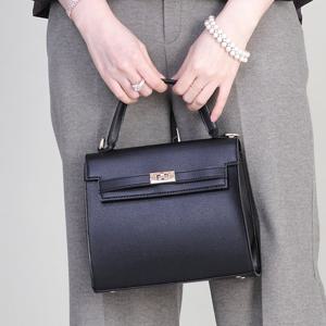 애비뉴투지 금장 자석 인조가죽 봄 가을 겨울 사계절 숄드끈 토트백 C01617