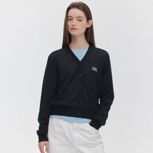 [마리끌레르] [정가89,000] 베이직 로고 브이넥 가디건(MAGAKC04MBK)