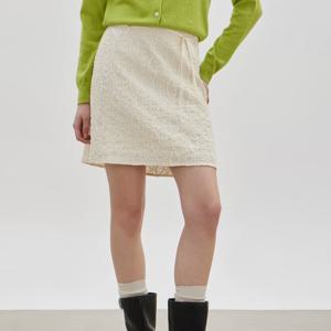 [씨씨콜렉트] 새틴 스트랩 자가드 미니스커트_C262MSD035