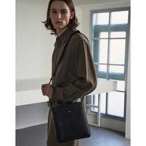 [여행용][데일리] 블랙 로고배색 가죽 크로스백 HJBA6E892BK