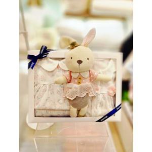 [압소바 의류] 꽃토끼뱀부우주복 내의 인형 3종세트 26년봄신상 (A1110613E)