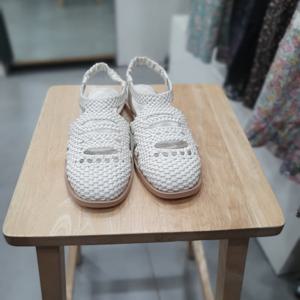 [써스데이아일랜드]메쉬 꼬임 플랫 T252MSE133W