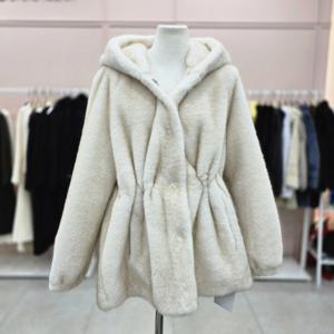 [샤틴]후드넥 페이크퍼 스트링핏 코트S264C004A04