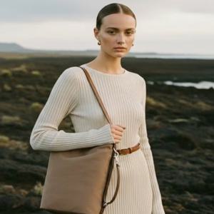 [헤지스] 나일론 다크베이지 레더콤비 숄더백 M HIBA6E460I3