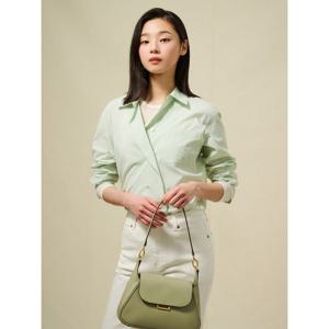 [빈폴레이디스]훌 변형 스트라이프 셔츠  애플그린 (BF5364C01K)