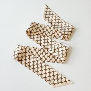 셀린느 트리옹프 로고 라발리에르 실크 트윌리 스카프 AA0A60F24