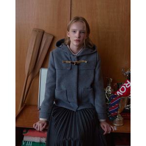 헤지스 여성 24FW 클리어런스캐시미어 그레이 후드 더플 핸드메이드 숏 코트 HSCO4D101G2