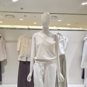 [올리브데올리브] 브이넥 리넨 슬리브리스 니트 OK5MP490