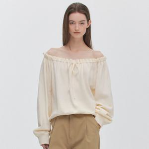 [마리끌레르] [정가89,000원] 오프숄더 리본 셔링 니트(MAGAKN17MYE)