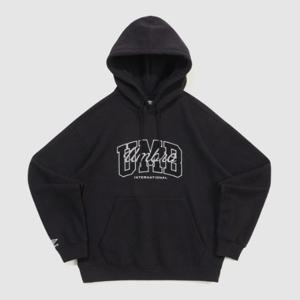 엄브로후드티 VQA UQ421CHDO2-BLK 기모 아플리케 후드 티셔츠 / BLACK