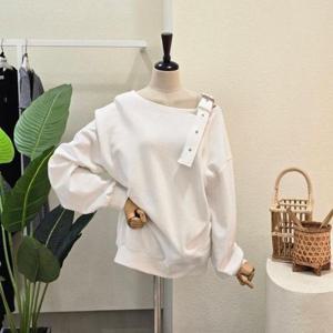 [포커스]FS6B9TS5329_버클 포인트 오프숄더 티셔츠