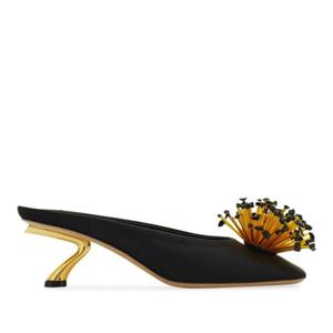 페라가모 폼폼 장식 포인티드 토 뮬 01L622 793011001