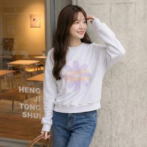 [올리비에스클로젯] 플라워 레터링 발포 맨투맨_O2603TS038A