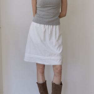 [아워호프] 시어서커 핀턱 미디 스커트 - White [HK26SP-SK06-WHI]