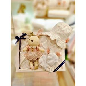 [압소바 의류] 꽃토끼뱀부우주복 속싸개 슈트 손싸개 모자 인형 6종세트 (A1110613O)