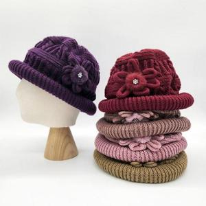 할머니모자 굵은니트 꽃장식 융털기모 중년 겨울비니 고급