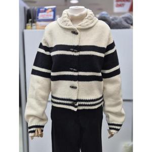 밀스튜디오 세이브존04 꽈배기카라 떡볶이단추 니트가디건 LR2CDB101