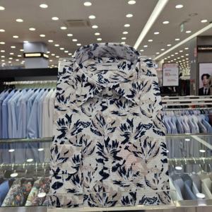 [레노마셔츠]기본핏 네츄럴 빅플라워 서커프린트 RPSSG1473_DJ