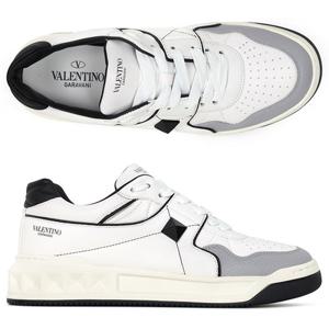 발렌티노 화이트 블랙 원 스터드 스니커즈 S0E71 NWN 0N2
