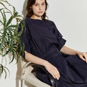 [아이잗컬렉션(피)]밴딩 헴 미니멀 블라우스  CR7A0BL031