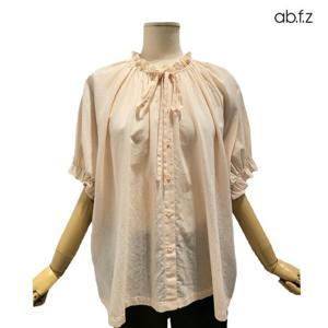 [에이비에프지]목선 셔링 포인트 반팔 면 블라우스 APZ5HB53G