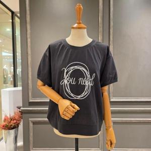 [아니베에프]A56WBL740_레터링 반팔 블라우스