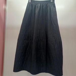 Latium HC06 A라인 플레어 허리밴딩 주머니 엠보 잘개 롱스커트 치마 T2543sk04B