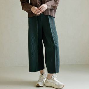 [요이츠](택가 185000원)[요이츠] 사선 주름 턱 와이드 밴딩 팬츠 카키_YJ09WNPSL01