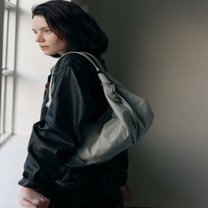 [질스튜어트] [26SS] 클라우드댄서 스윙 호보 숄더백 S JABA6E421G1