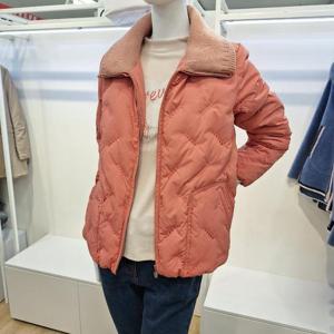 올리비아하슬러 HC04 자수장식과 니트카라로 포인트를 준 덕점퍼 OHESDW101