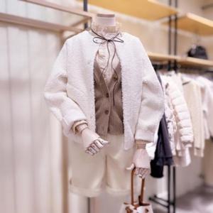 [시에로]  SJ1LTW302_라운드넥 뽀글이 무스탕