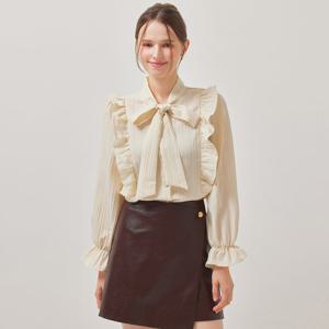 FOCUS  보카라 프릴 진주버튼 블라우스 PBBF5F1BL5021