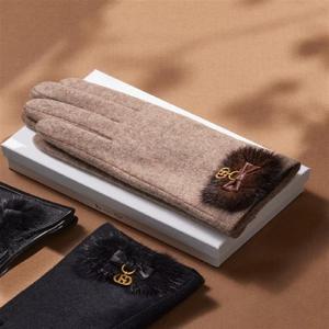 [헤지스] 베이지 로고장식 울 장갑 HIGV5F031I2