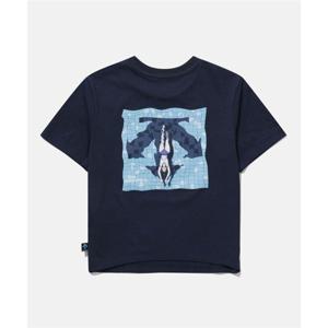 데상트 [김정윤 작가 콜라보] 수영하는 여자 네이비(SP222ETS64) SP222ETS64_NAV0 359970