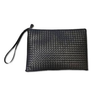 보테가 베네타 인트레치아토 스트랩 클러치 블랙 442242V001O1000